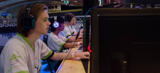 The Reality 2014 - SDG LoLteam playing