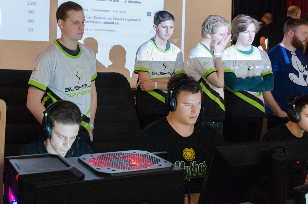 LanEX19: checking on an opponent